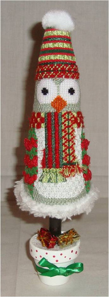 CHRISTMAS Tree Owl  6” x 6” 18 Mesh Sew Much Fun