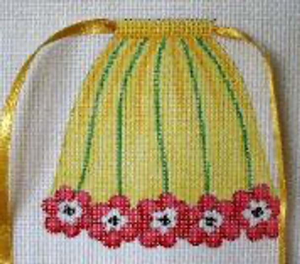 1615 Poppies Hem 5 x 5 13 Mesh Flower Apron Jane Nichols Needlepoint