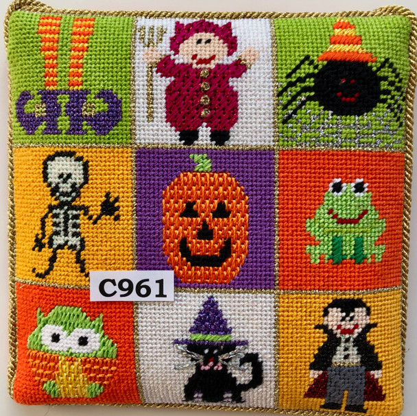 C961 Halloween Squares 5 3/4 x 5 3/4" 18 Mesh The Princess And Me