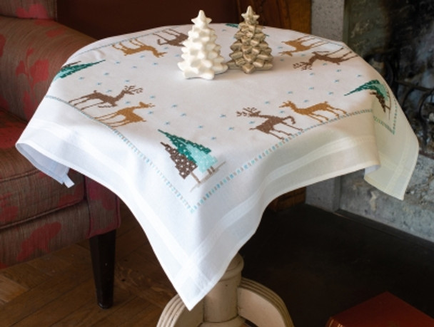 PNV154987 Vervaco Norwegian Wild Reindeer Tablecloth