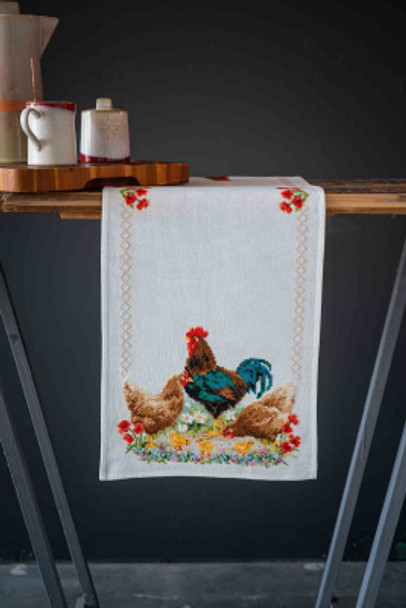 PNV172772 Vervaco Rooster & Chickens Table Runne