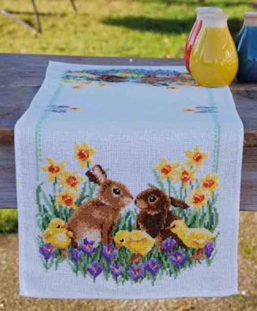 PNV183468 Vervaco Rabbits with Chicks Table Runner