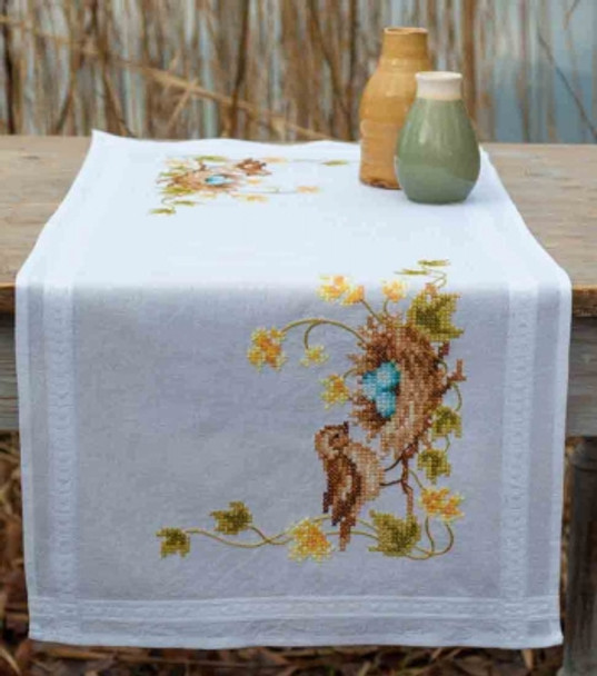 PNV183686 Vervaco Little Bird in Nest Table Runner