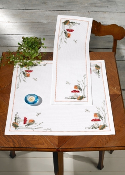 630734 Permin Kit Robin - Table Runner (top)