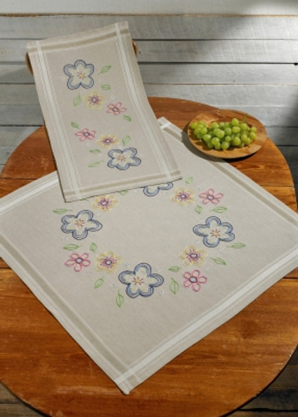 639710 Permin Kit Flowers Naive Table Runner (top)