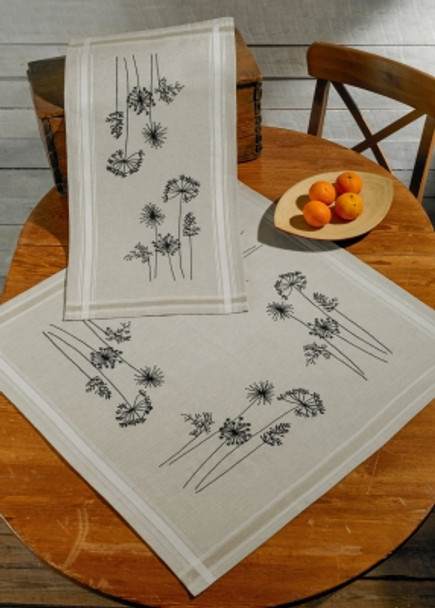 639711 Permin Kit Flowers Nature Table Runner (top)