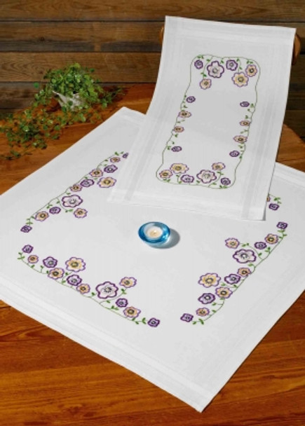 639852 Permin Kit Flowers Table Runner (top)