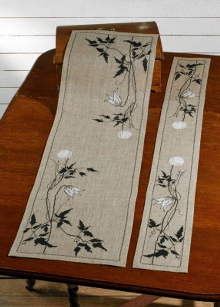 658784 Permin Kit Silhouette Clematis - Table Runner