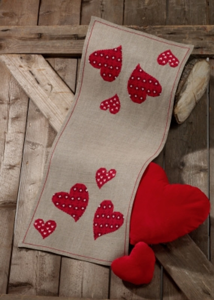 687275 Permin Kit Red Hearts Table Runner