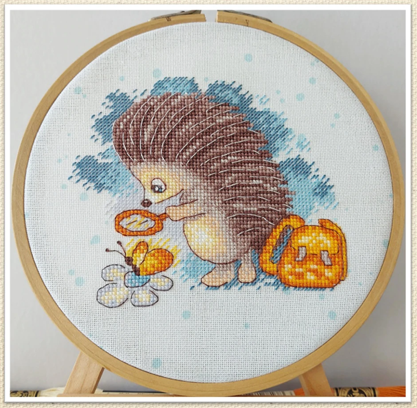 Hedgehog Traveller Stitch Count 77 x 66 Artmishka Counted Cross Stitch Pattern