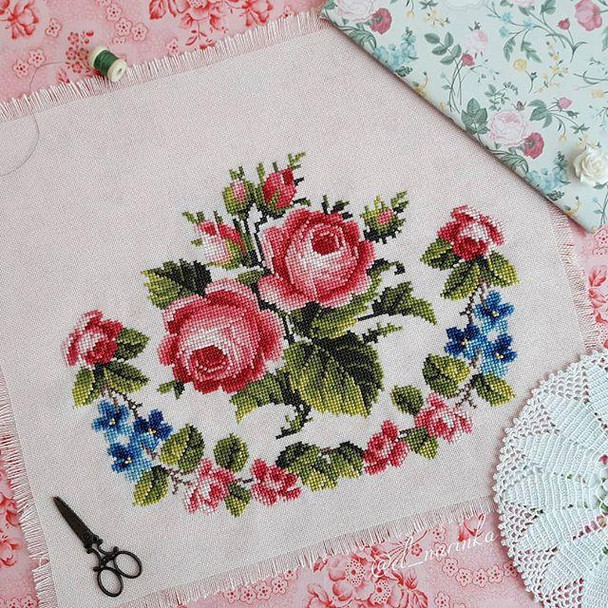 Roses Bouquet- Purse -A Antique Needlework Design