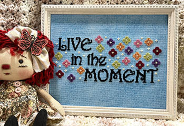 Live In The Moment by Vintage Needlearts 22-2071