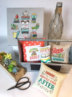 zwTMR152 Book Lover Motifs Chart (5 designs) by Tiny Modernist Inc