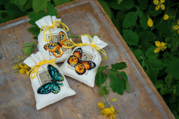 PNV147918 Butterflies on Bags (set of 3) Vervaco Kit