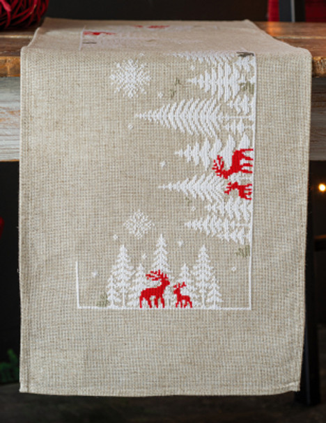 PNV166617 Winter in the Forest - Table Runner Vervaco