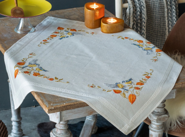 PNV191006 Chickadees with Cape Gooseberry Tablecloth Vervaco