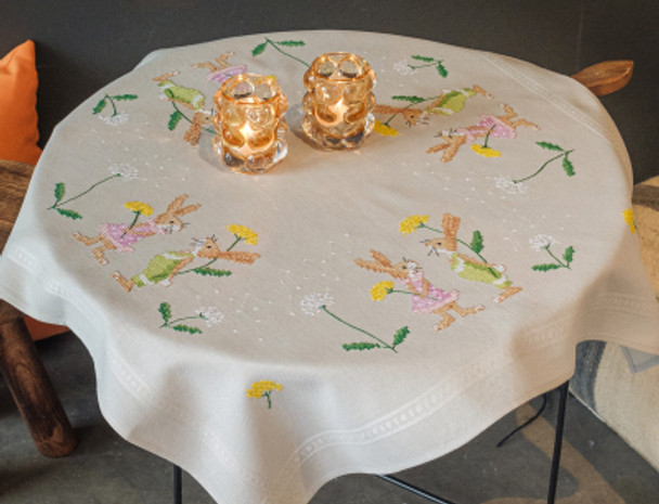 PNV196673 Easter Rabbits Tablecloth Vervaco