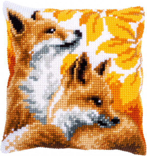 PNV198004 Foxes in Autumn Cushion; Vervaco