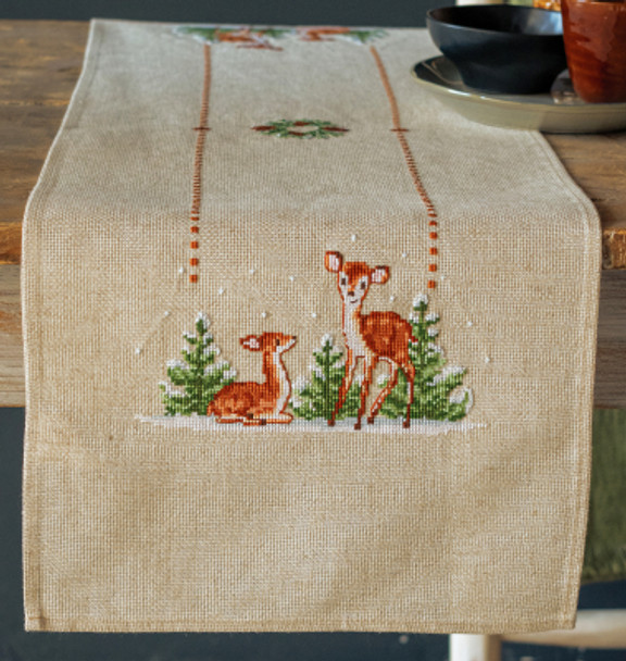 PNV199084 Deer Table Runner; Vervaco