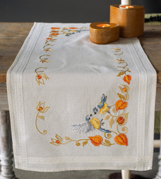 PNV194789 Chickadees with Cape Gooseberry Table Runner Vervaco