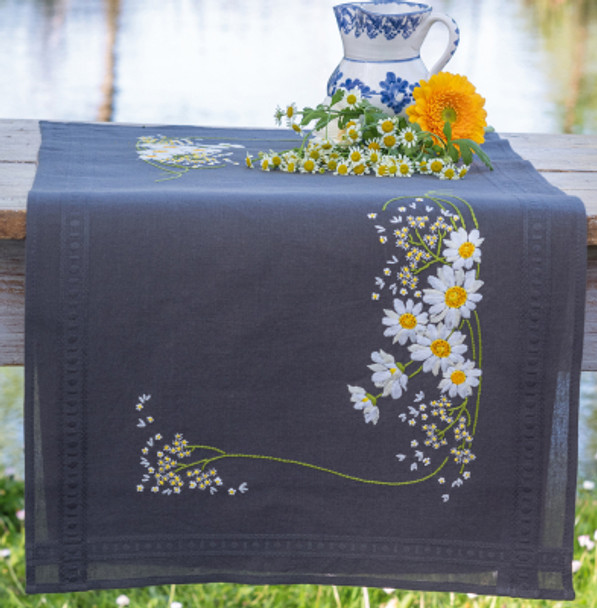 PNV195334 Daisies Table Runner Vervaco