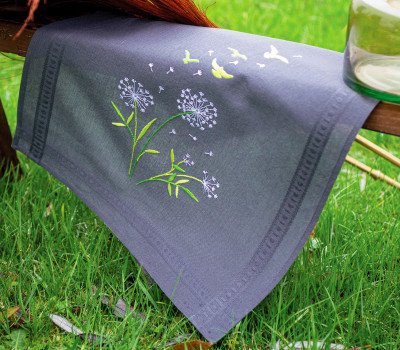 PNV196567 Flower Fluff Table Runner Vervaco