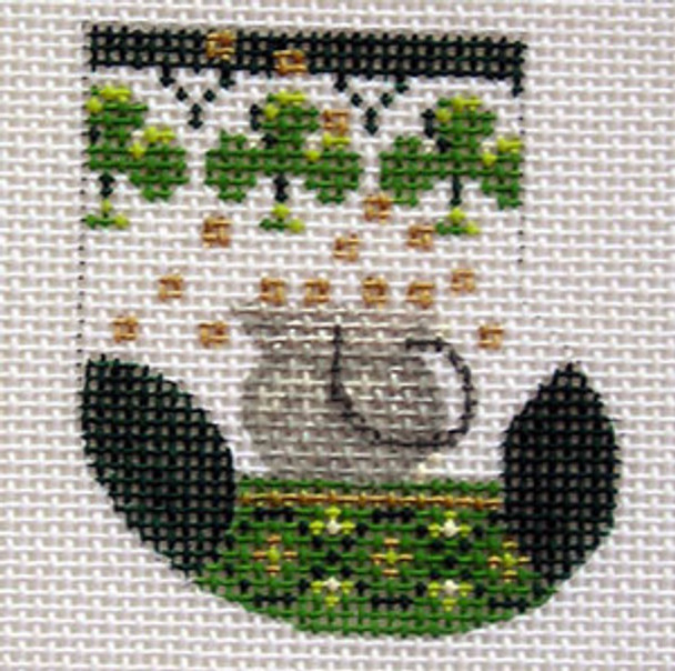 D-25A St. Patricks Wee Stocking 2 x 2 ½ 18 Mesh Designs By Dee