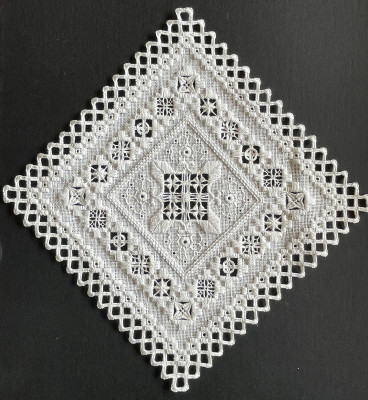 TB299 Flowers In The Snow Needlework Designs