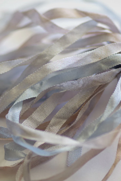 SR4 033 Silver Queen Silken Ribbon 4mm Thread Gatherer