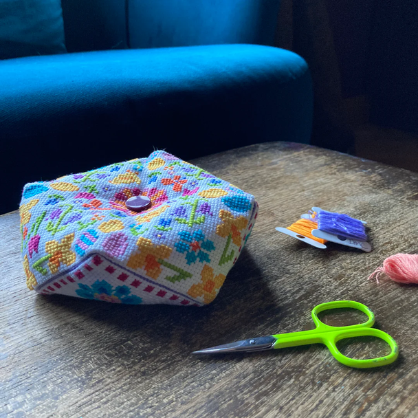 Spring Biscournu  Love Poppet