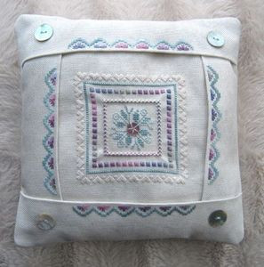 Hearts and Flowers  Includes Specialty Stitches With Silk Pack Heirloom Embroideries HE-HAF