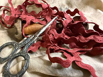 Sweeney Red 1/2 Rick Rack 3yds by Dames Of The Needle D-254