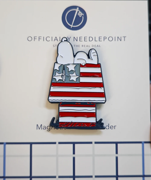PEANUTS SNOOPY ON PATRIOTIC HOUSE NEEDLEMINDER © Peanuts OFFICIALLY NEEDLEPOINT PNTS-MINDER-SNPATRIOT