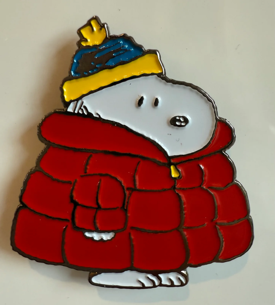 PEANUTS SNOOPY RED PUFFER COAT 1.75 x 1.62 NEEDLEMINDER © Peanuts OFFICIALLY NEEDLEPOINT PNTS-MINDER-SNPATRIOT