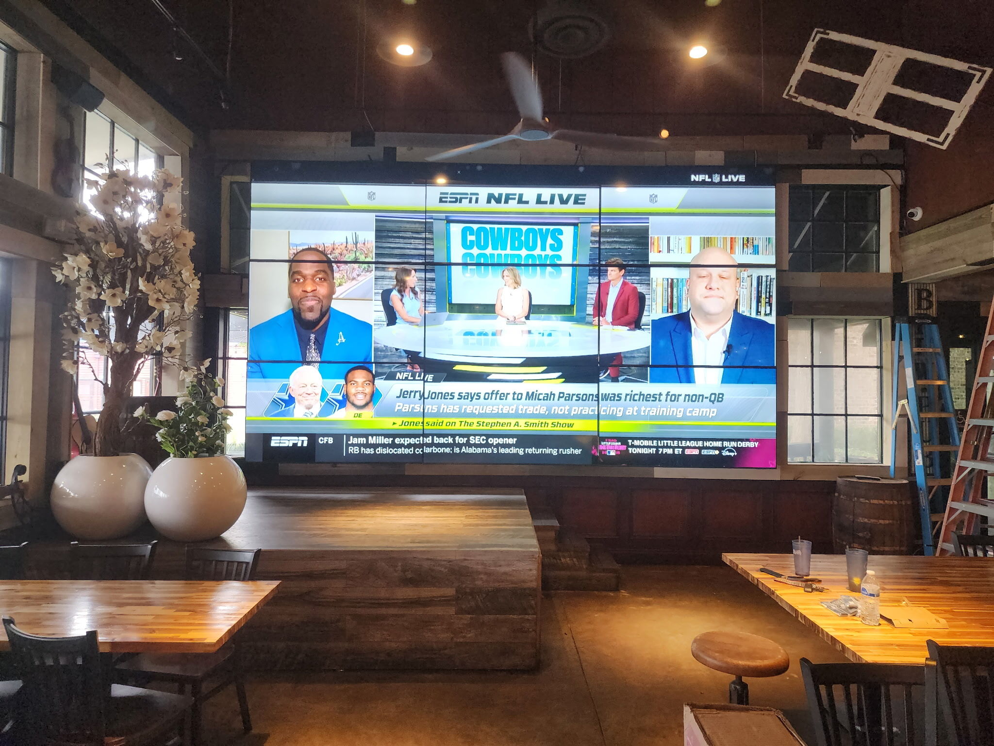 Sports Bar Pictures