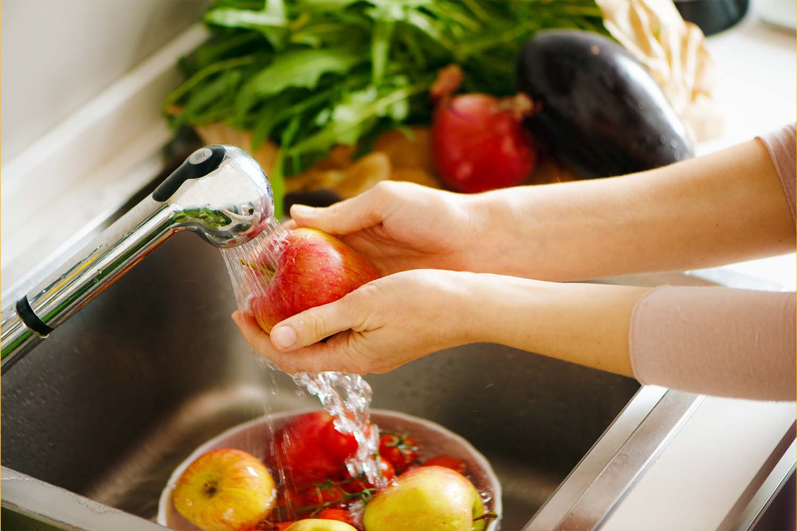 How to Wash Fruits and Vegetables: A Complete Guide