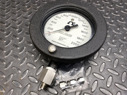 Omega Engineering 4.5" Test Gauge 0-2000 PSI Grade A3 Accuracy 0.25% Temp Comp. Omerga Engineering Q-8600