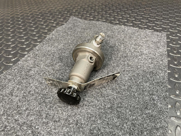 Cashco 1/4"NPT 1465 SST/SST/S1/ valve with two installed fittings and black adjustment knob.