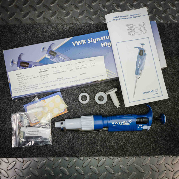 VWR Signature pipettor with box, booklet, calibration certificate, rings and small bags