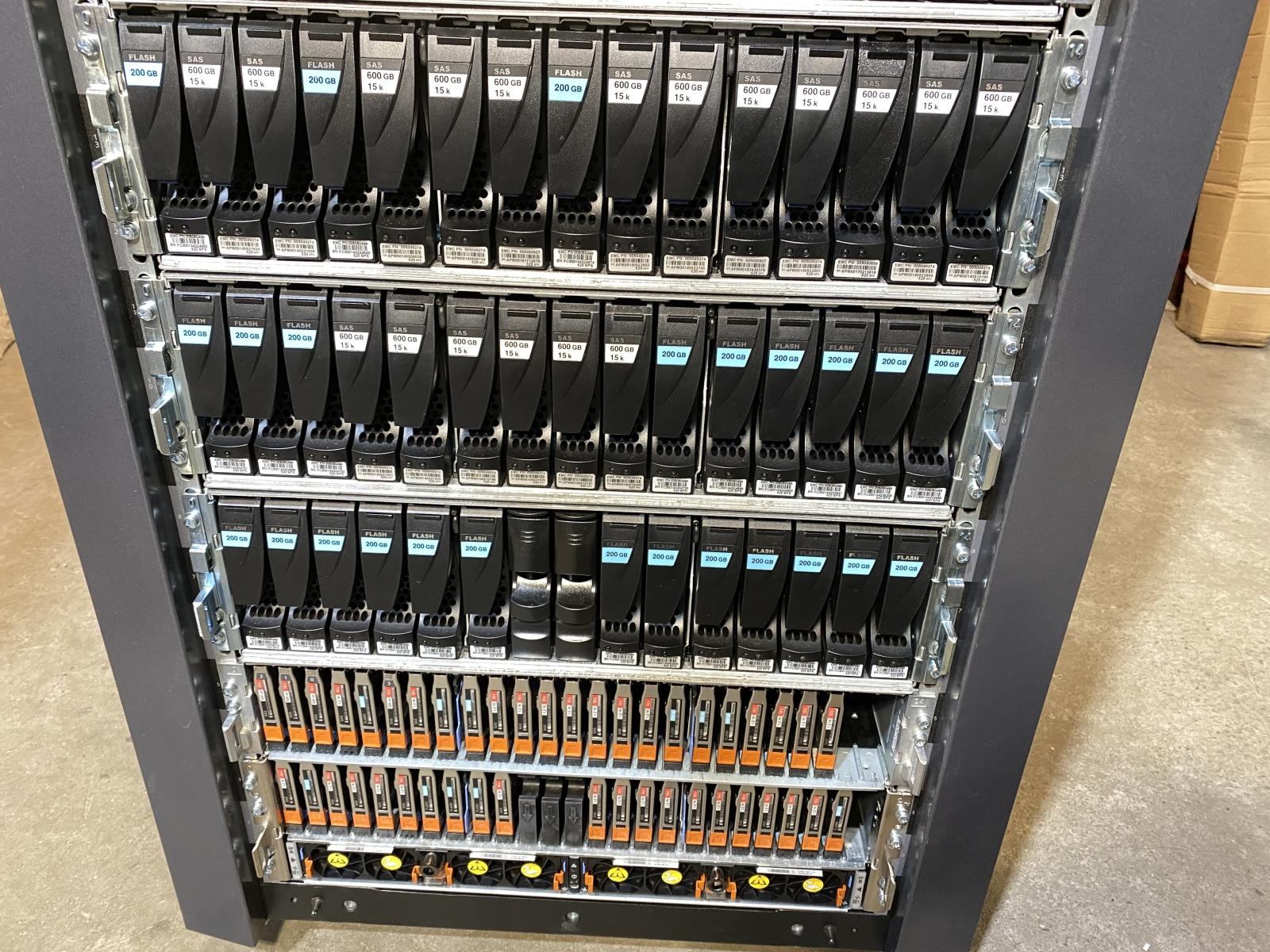 Dell EMC VNX5600 NAS Rack with Enclosures & Caddies