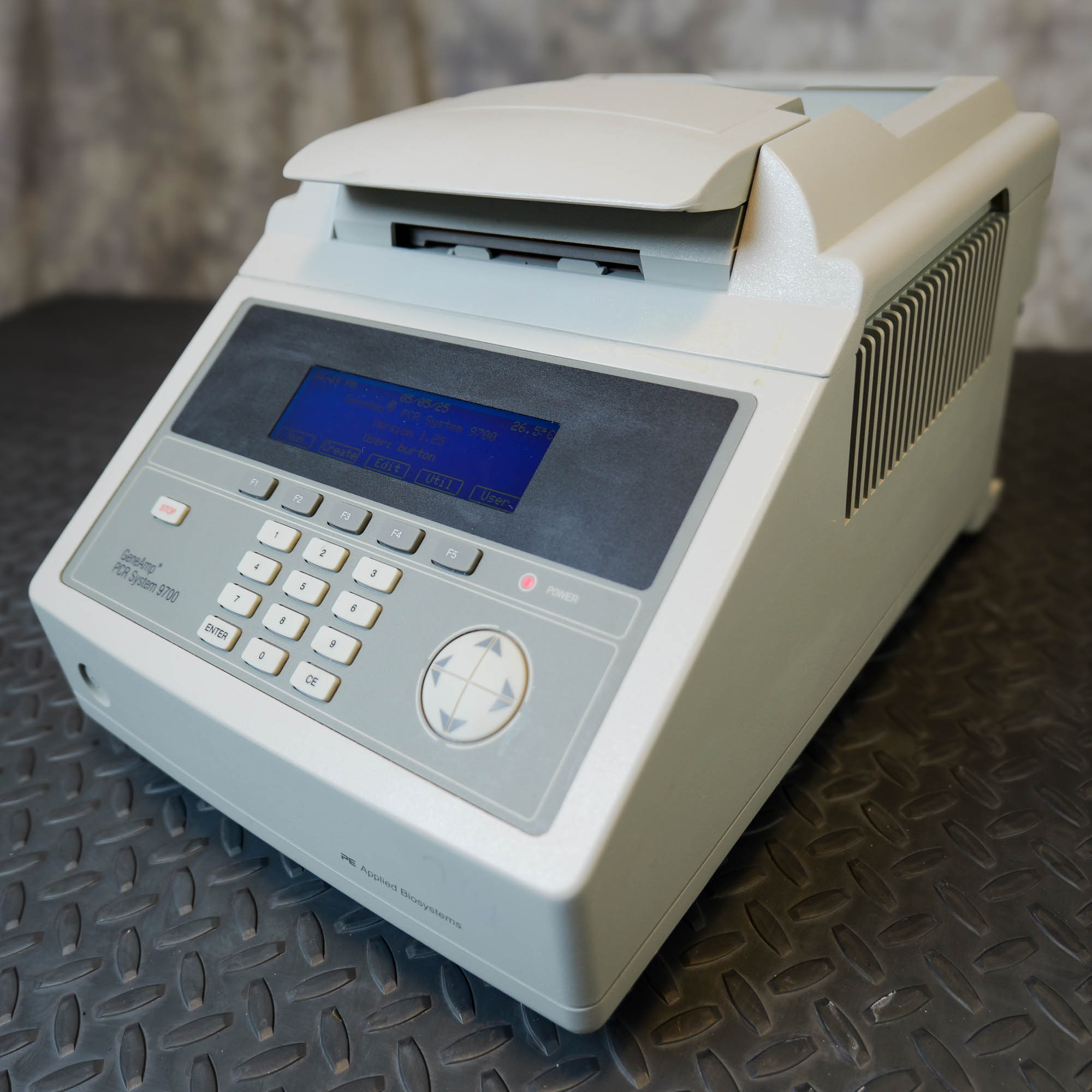 Gene Amp PCR System 9700 サーマルサイクラー 【公式通販】