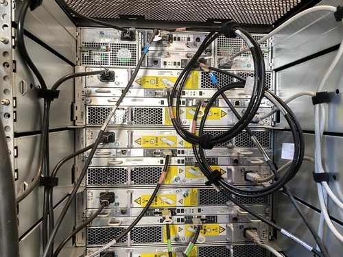 Dell / EMC VNX5600 NAS Rack w/ Drive Shelves & Caddies