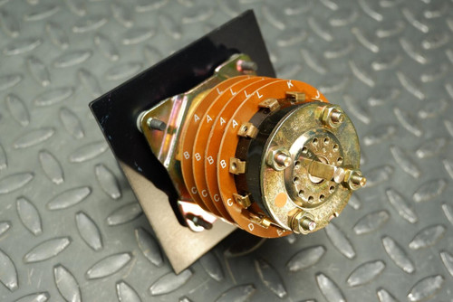 Electro Switch Series 25 Locking Rotary Selector Switch 62504LA - Unused