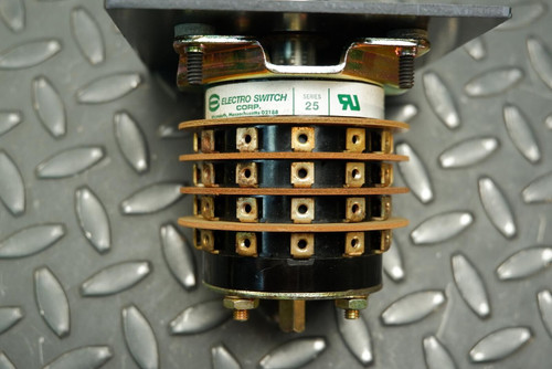 Electro Switch Series 25 Locking Rotary Selector Switch 62504LA - Unused