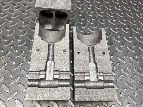 Cadweld PTC2Q1L Horizonal Thru Parallel Cable Mold