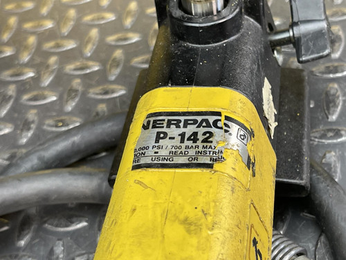 Enerpac 10 Piece Knockout Punch Set w/ P-142 Hydraulic Hand Pump