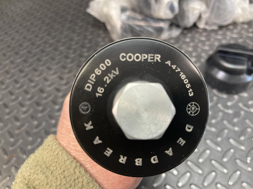 Lot of 7 Cooper Deadbreak DIP600 16.2 kV Dead End Plug w/Cap