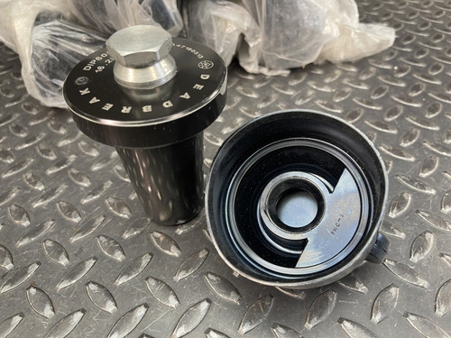 Lot of 7 Cooper Deadbreak DIP600 16.2 kV Dead End Plug w/Cap