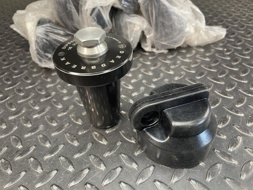 Lot of 7 Cooper Deadbreak DIP600 16.2 kV Dead End Plug w/Cap