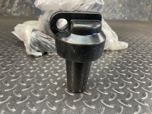 Lot of 7 Cooper Deadbreak DIP600 16.2 kV Dead End Plug w/Cap